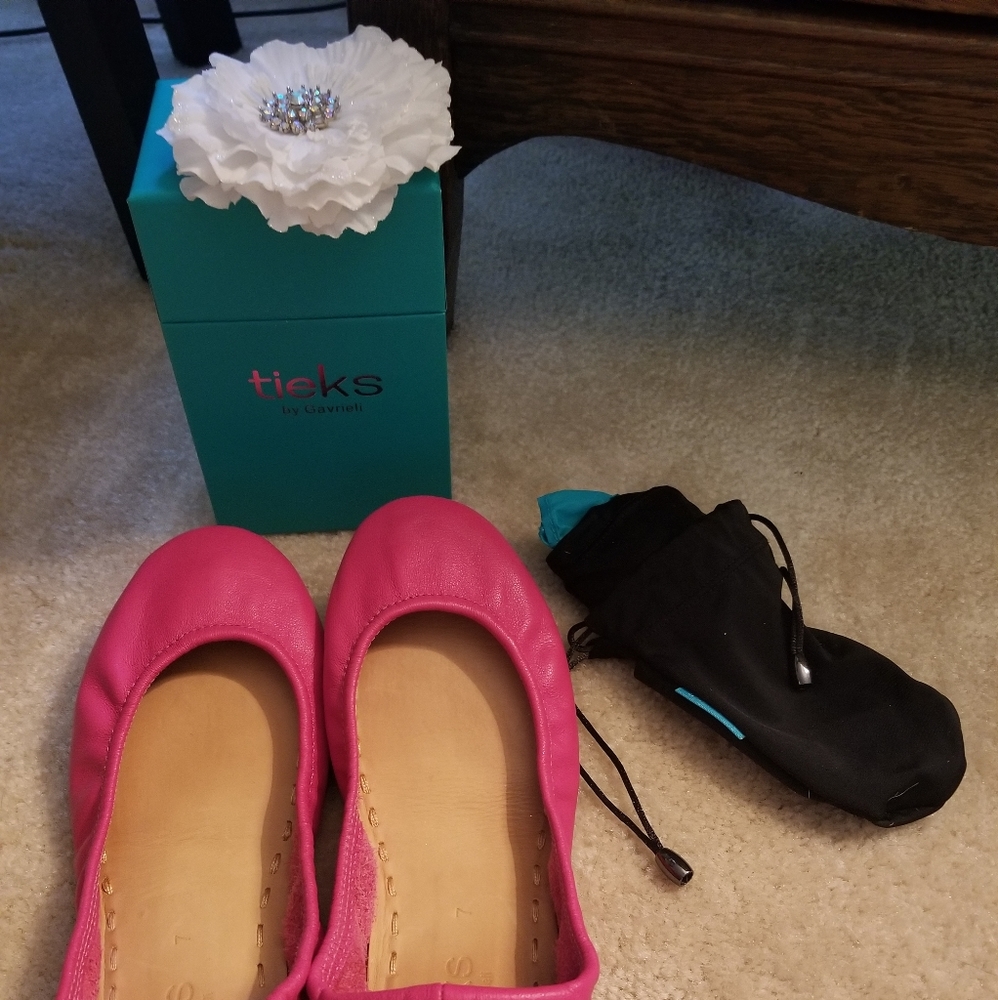 Tieks Size 7 Fuchsia Pink